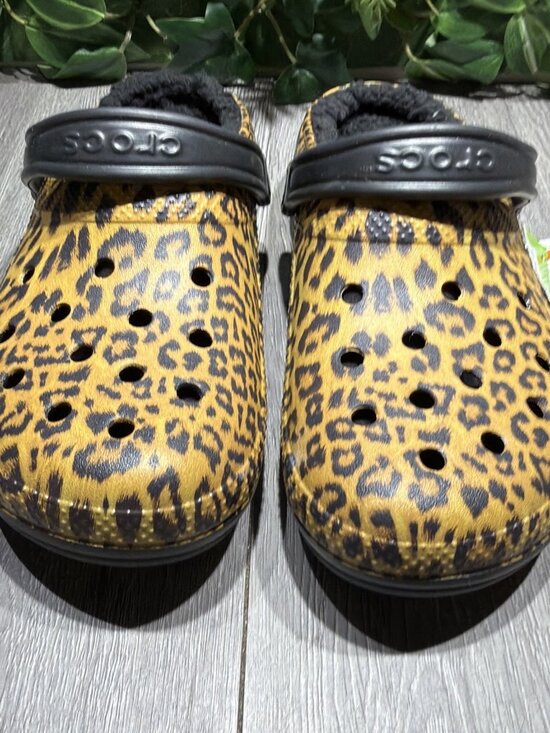 Crocs Classic Leopard Print Clogs Men\'s 7 Women\'s 9 Lined  Ankle Straps, NEW!